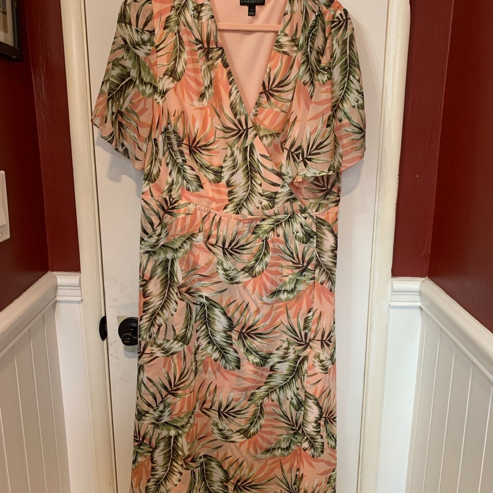 Size 14 peach midi dress, flowy sleeves, flattering chiffon w stretch!